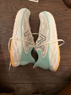 New Balance Fresh Foam X More v4 Athletic Women Size 12 look great